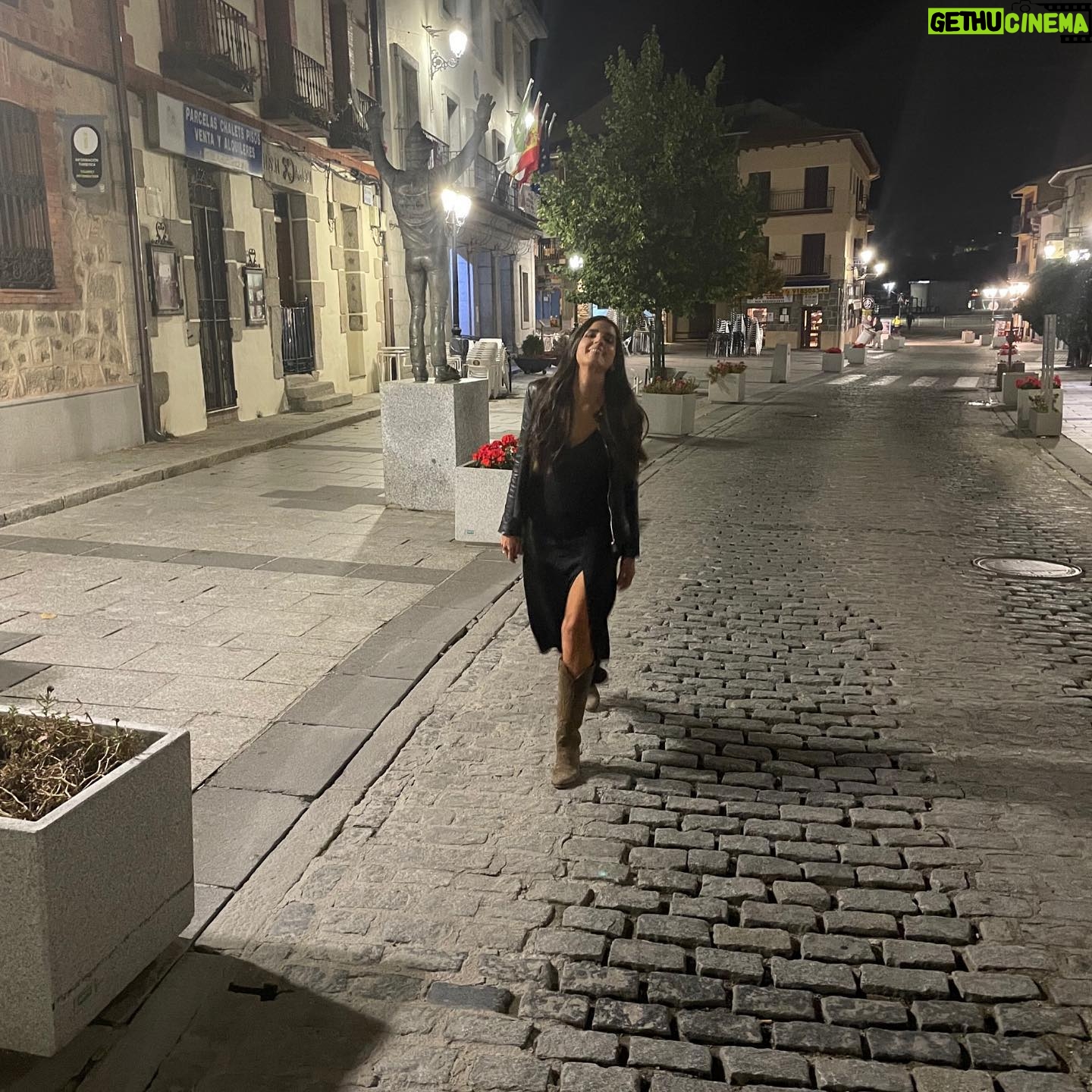 Beatriz Zamorano - 1.6K Likes - Y que todas las lunas sean lunas de miel
