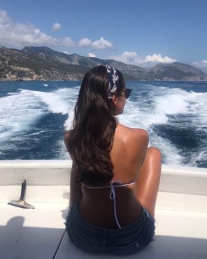 Beatriz Zamorano Instagram - Llévame. Ahorita.  #verano #descanso #relax #agosto #vacaciones #sinfiltros #quenoacaben