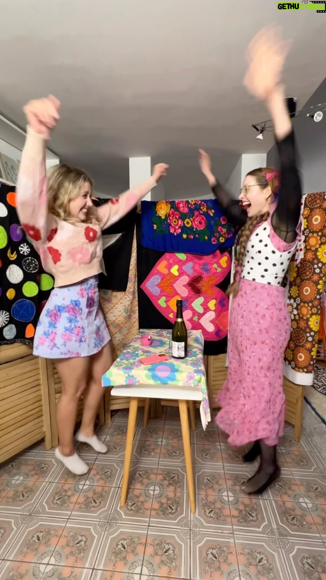 Bebe Cave - 2.3K Likes - NEW PODCAST ALERT OH NO! Aaaaahhhhhh!
“SHOWBIZ SISTERS” with real life showbiz sisters JJ and Bessie Cube. Join them for all industry gossip and advice, with a little bit of 🌟 fun 🤩 in there too.
<<<<Obviously this a devised piece of art created by real life slightly less successful sisters Jessie and Bebe Cave.>>>>>>
On apple and Spotify and YouTube NOW!
And for the eager beavers there’s extra content on patreon too.
Patreon.com/cavesisters
💟❤️💕💛💞❤️🧡💛💟💝
#comedypodcast #sisters #newpodcast #showbusiness #showbizsisters #gossip