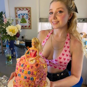 Bebe Cave Instagram - auditioning barbies for my nieces birthday cake ? just another monday mate. it’s no secret that for the last few years I have made unhinged cakes and equally unhinged videos about the process and put them up on our patreon! If you are interested in this suuuuuuuuuuuuper informative and educational and brave content (as well as our podcast We Can’t Talk About That Right Now) - follow the link in my bio to subscribe 💕♥️💕 patreon/cavesisters