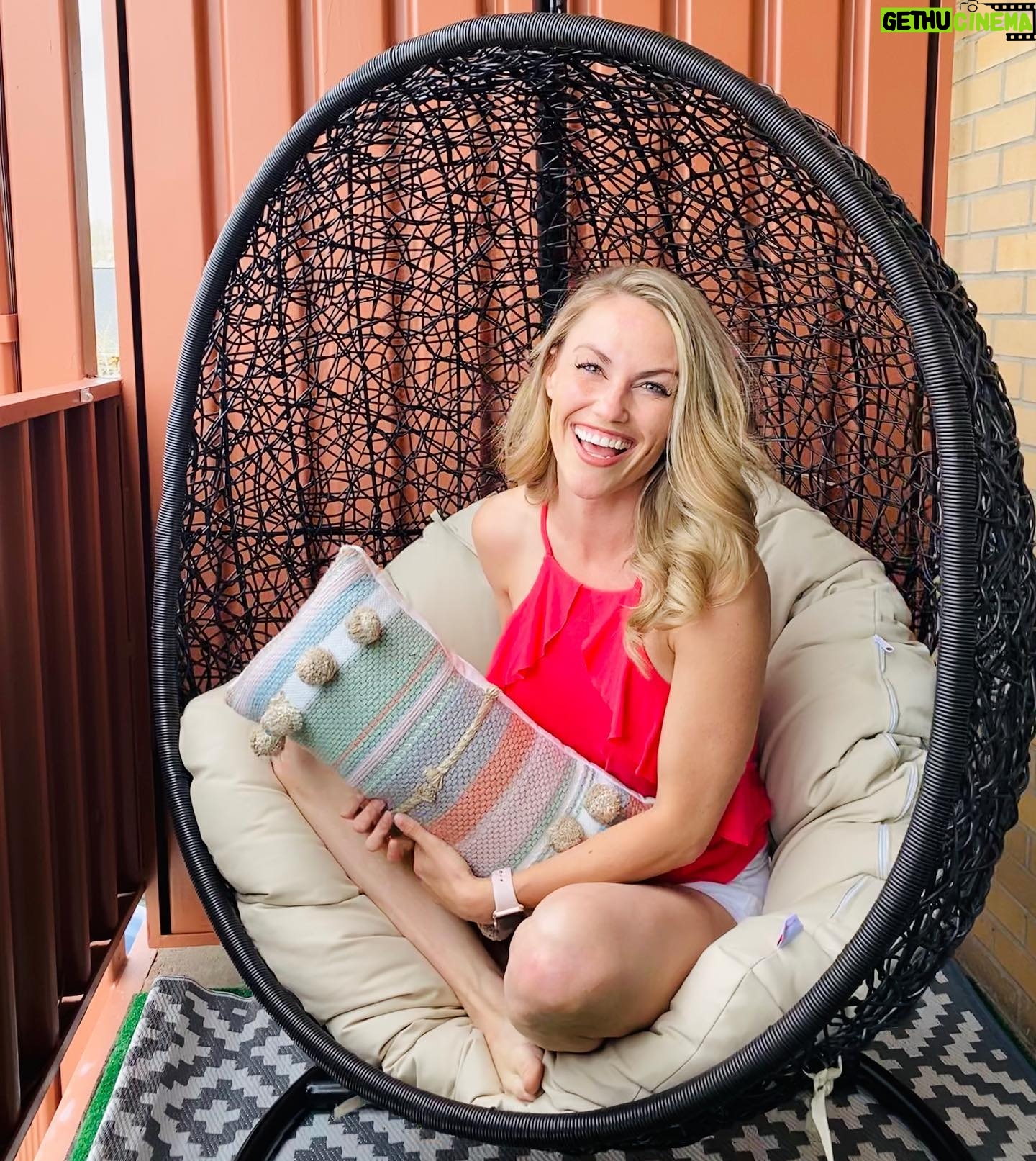 Becky Durst - 765 Likes - My egg chair arrived! 🤗🥚After my 2020 trips were cancelled, I used to money to deck out my balcony.
#nesting