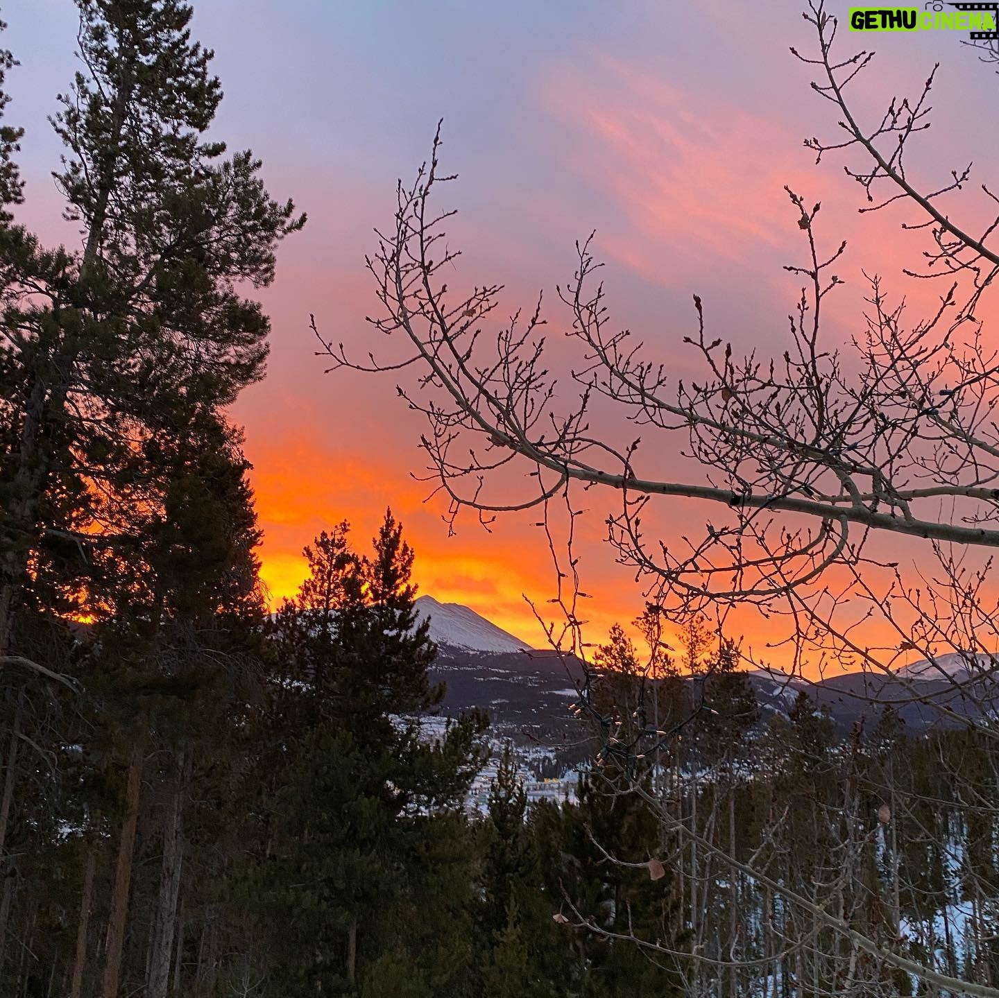 Becky Durst - 845 Likes - Cabins, puppies, friends, & snowboarding. What more could you possibly need?