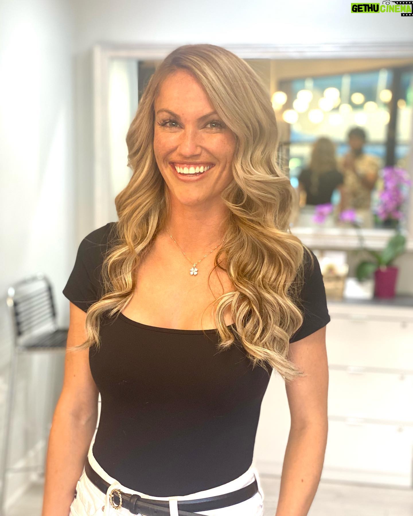 Becky Durst - 707 Likes - I’m obsessed with my new hair! 🤩💛 Thanks so much @yjameswhy for making me feel my best for my upcoming wedding 🥰
Denver ladies, if you are looking for extension then ask for James at Salon Utopia in Cherry Creek 💇🏼♀️
