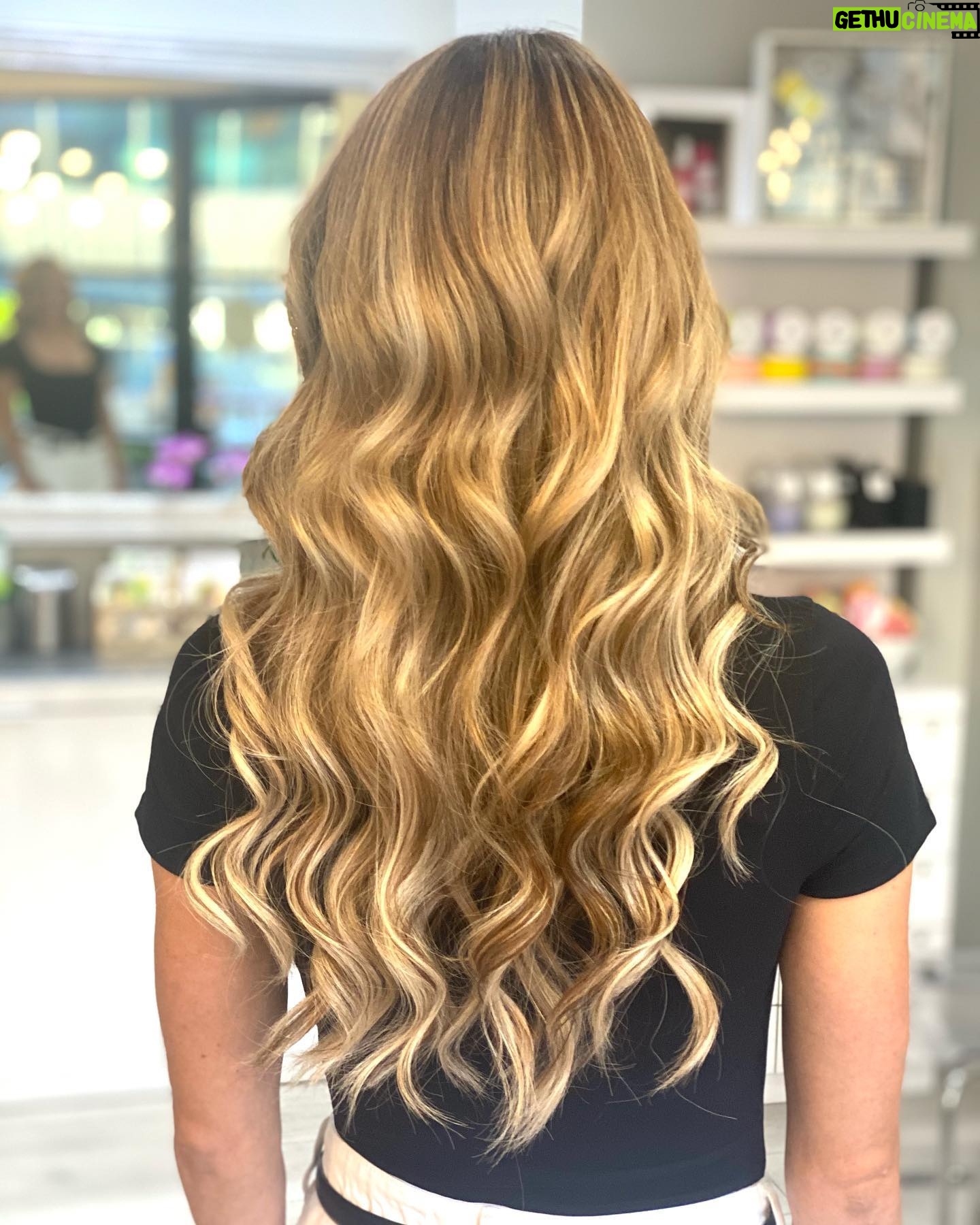 Becky Durst - 707 Likes - I’m obsessed with my new hair! 🤩💛 Thanks so much @yjameswhy for making me feel my best for my upcoming wedding 🥰
Denver ladies, if you are looking for extension then ask for James at Salon Utopia in Cherry Creek 💇🏼♀️