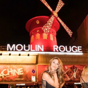 Becky Durst Instagram - Is it possible to be going through withdrawals from Paris? 😫 I miss it so much #tbt 
Honestly, when @theleague gave me 10 day’s notice to pack up and head on the trip of a lifetime, my immediate reaction was “that’s too soon! I just started a new job!” But it was a once in a life time opportunity and I quickly packed my bags.

I had visited France before but this trip made me fall in LOVE with the country. Surrounded by good looking and incredible people was definitely a perk too. 😏 
Thank you to everyone that made this trip possible! #theleaguedoesfrance