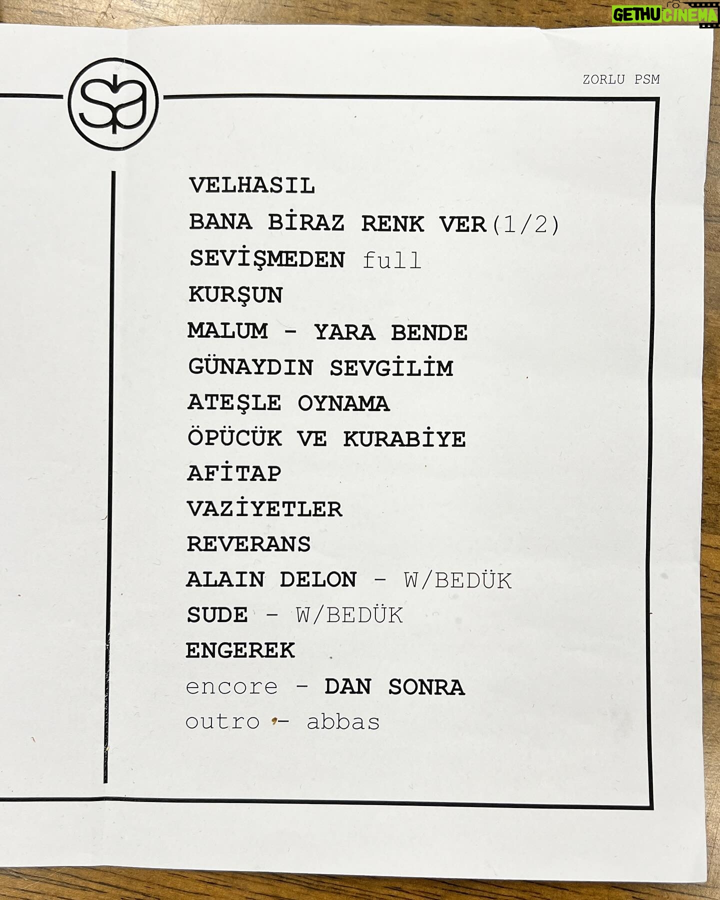 Bedük - 3 Likes - Böyle bir hafta geçirdim 🤯🥰 ⭐️😍 hepinizin yeni yılını kutlarım. 🎉🎅🏼🍾