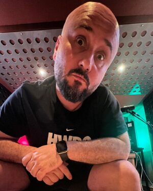 Bedük Instagram - Gezin gezin ! 😡 ben 10 gün daha stüdyodan sahneye ordan stüdyoya 🤯 valla sevmesen yapılacak iş değil müzik 😅 // 28 temmuz istanbul festivali 🥳🔥💯