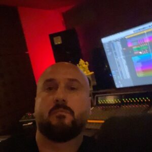 Bedük Instagram - Gezin gezin ! 😡 ben 10 gün daha stüdyodan sahneye ordan stüdyoya 🤯 valla sevmesen yapılacak iş değil müzik 😅 // 28 temmuz istanbul festivali 🥳🔥💯