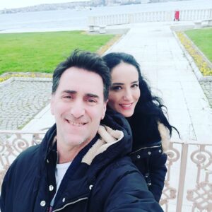 Bekir Aksoy Instagram - Mis gibi bir hava, harika bir yürüyüş, sarmaş dolaşlı bir hayat ❤️ #aşk #love