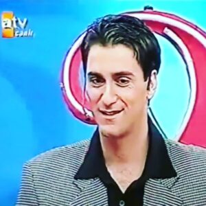 Bekir Aksoy Instagram - Yıl 1995 #çiçektaksi başlamış ve biz @erhanyazicioglu.ey abimin programına katılmışız. Zamannnn böyle de geçiyor hayat.... 😊 @atvturkiye (yakalar dışarda falan, havan kime KENAN 😂)
