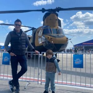Bekir Aksoy Instagram - Harika bir gündü, teşekkür ederiz❤️ #teknofest @selcuk79 @baykartech @tei_tusas @stmdefence #kızılelma #aksungur #altay #altaytankı #hürjet #atakhelikopteri #siha #iha #türkiye #teknoloji #drone