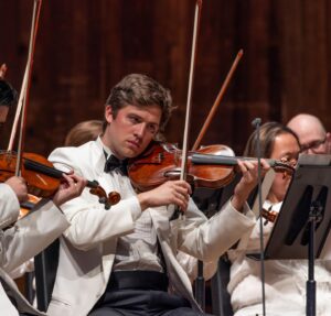 Béla Fleck Instagram - Béla Fleck delighted the crowd at Blossom Music Center on Saturday with his banjo transcription of Gershwin’s “Rhapsody in Blue” with The Cleveland Orchestra and conductor Brett Mitchell. (📸: @klibal) 
.
.
.
#clevelandorchestra #belafleck #blossommusiccenter #cleveorch #classical #music