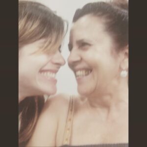 Bellatrix Serra Instagram - Mimei tanto minha mami ontem que não deu tempo de postar! Essa foto é porque ela sempre acorda leve, sorrindo, feliz, positiva! Feliz dia minha rainha!❤️