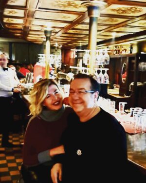 Belma Canciğer Instagram - 1800’lü yıllardan günümüze kadar gelen bu şahane mekanda kim bilir ne anılar, ne aşklar yaşandı..Bugün , eskimeyen dostlarımla eskimeyen aşkımla yüzyıllık bir yerde zamanı durdurduk aşkla...