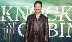 Ben Aldridge Instagram - World premier of @knockatthecabin with the cabin family. 🤎❤️🤎 In theatres and cinemas worldwide today.

Styled by the queen @felicitykay in @hermes 

Grooming by @lailalhayani