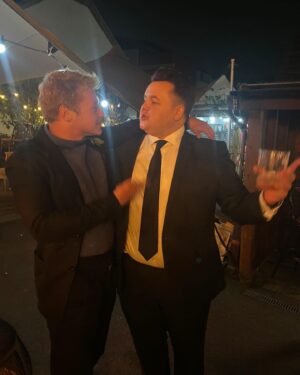 Ben Hardy Instagram - Find someone who looks at you the way these two look at each other #couplegoalsachieved @jamesdryden89 

And he makes me laaaaaaaaaugh 🥰 (slide across)