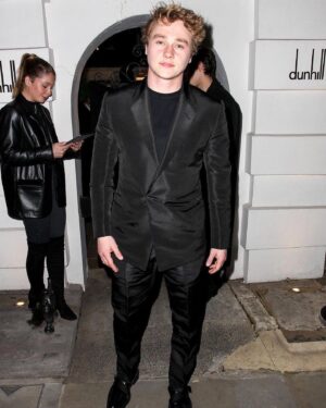 Ben Hardy Instagram - Delicious food. Great company. And @mrgwilymlee 

Thankyou @dunhill and @bsbpartnerships for a wonderful evening.

Thanks to @gregwilliamsphotography for the beautiful family photo