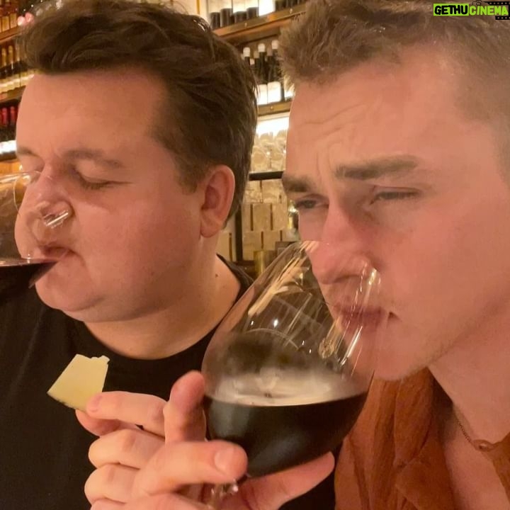 Ben Hardy - 158.4K Likes - Alicante dreaming con mi hermano @jamesdryden89