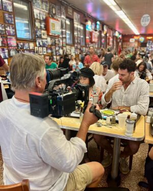Ben Lawson Instagram - I went and checked out New York City with @fooderati for @luxury.escapes. The short version is it’s still the greatest city in the world. The longer version can now be seen on @foxtel and @binge 🗽😎
#luxuryescapes @lifestyleau