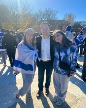 Ben Savage Instagram - On the National Mall to call for the release of all hostages, including Americans, who have been kidnapped by hamas. Bring them home.