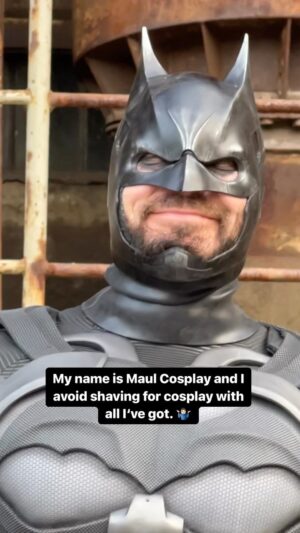 Ben Schamma Instagram - I‘ve got 99 cosplay secrets but shaving ain’t one. 🤓🧔🏻 Wouldn’t do it for a con but worked fine for the pics! 🤭

#batman #batmancosplay #cosplay #bearded #cosplayguy #dcuniverse #darkknight #cosplaylife
