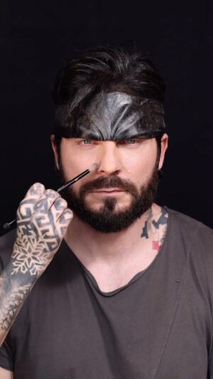 Ben Schamma Instagram - Ad | „Kept you waiting, huh?“ 😏🐍 Watch Maja transform me into Naked Snake from the new METAL GEAR SOLID: MASTER COLLECTION Vol.1 🤩  Look at that nose magic! Sometimes it’s the smallest changes that make the biggest difference in cosplay makeup. 💪🏻 

#MGSVol1 #MetalGearSolid #WhatToPlay #cosplay #makeuptransformation #cosplaymakeup #makeup #sfxmakeup