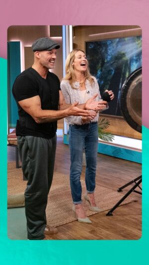 Ben Shephard Instagram - Watch what happened when Gladiator turned yoga instructor, James Crossley gave Ben and Cat a gong bath! 😂

#ThisMorning