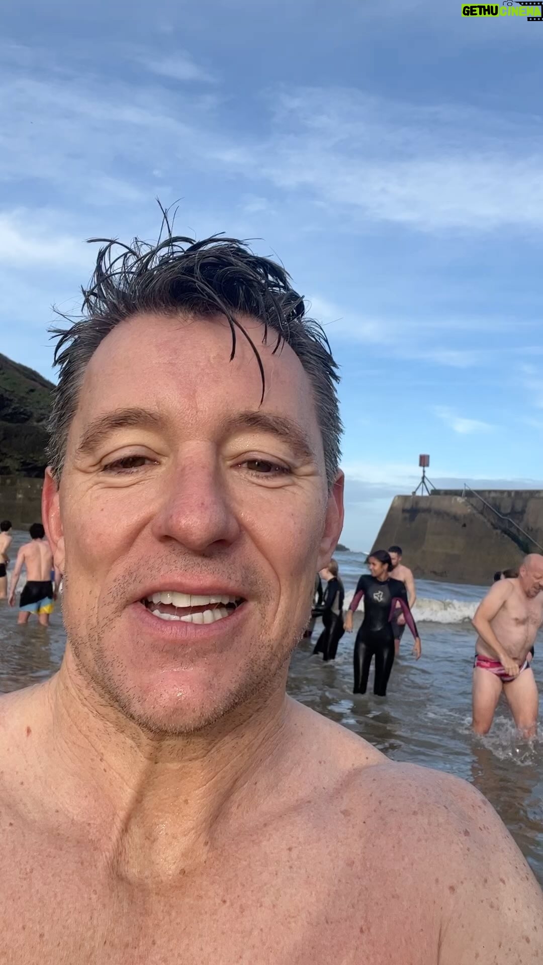 Ben Shephard - 26.7K Likes - Ahhh meant to post this the other day only just thawed out! š„¶š¤£Happy Christmas all hope youāve had a wonderful Christmas - our was #cornish bracing and wonderfully boozy! Apologies for my brothers #budgiesmugglers š³š¤£ #happychristmas #portisaac #cornwall