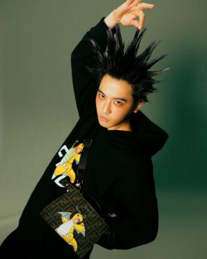 Ben Wu Instagram - 2024 New Year with FENDI

快龍好看還是我好看☺️ 

#fendi #FendiFRGMTPokemon