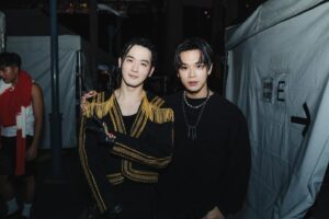 Ben Wu Instagram - 很開心也很榮幸
今年再度回到新北耶誕城的舞台
要感謝的人很多！

謝謝TVBS, 周寧導演和團隊的用心！
謝謝必應 PA , 音控 , 硬體大哥們的幫忙！
謝謝主持人 @sandywis @johnny__bms @superlisa821 
還有現場所有工作人員的照顧！

謝謝我的好兄弟 @shinhtk 一直在跑巡演還是幫助我一起完成了這將近14分鐘的演出
謝謝我的團隊 @vhzdancecrew #TeamLove
謝謝 @itsjinbo 今年一樣幫我編出完成了很炸的Intro
謝謝音控 沂儒 @e_ru_0822 
還有最辛苦的 #LOVERs
謝謝你們依然在第一排幫我應援🔥 你們和燈版永遠是我台上望下去最美的景色☺️

謝謝每一位成就我演出的人！
能繼續在這個舞台上揮灑, 我很幸福。

Jacket: @inxiang_
Pants: @hm
Accessories: @chanelofficial 
Shoes: @ysl
Hairstyle : @paulinehairflux
Makeup：@backstage_curry
Photo：@sick_cloud