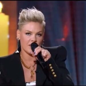 Benj Pasek Instagram - Woke up this morning scrolling through instagram and randomly came across a friend posting this recent clip of @pink dueting with @kellyclarkson on the song “All I Know So Far” that @justinpaulmusic and I wrote with her. Didn’t know this was happening…My mind exploded. Gay brain can’t compute. These women!!! What a way to start a day! 🤯😍🤯