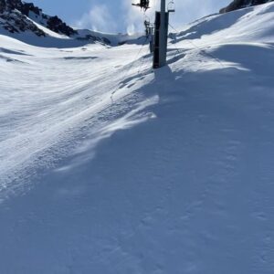 Benjamín Alfonso Instagram - Salió una escapada a @laslenasresort con @galiciaeminent para surfear la nieve y reponer energías. Fue toda una experiencia tremenda, se nevó todo la noche que llegamos. Pudimos disfrutar con @lalindaa y @mcelestia un finde de relax y deporte. 

#ExperienciaÈminent #visa 

@virgohotelspalaslenas @innsbruckcafe @ufopoint
@condorpoint @elrefugiorestaurants 
@jesuisraclette