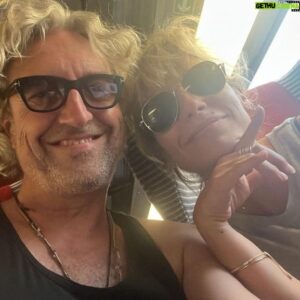 Benjamin Baroche Instagram - Rencontre dans le train 
@juliedebazac.officiel ♥️