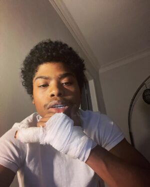 Benjamin Flores Jr. Instagram - A homemade splint