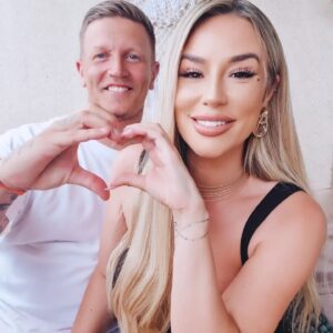 Benjamin Machet Instagram - ✨️ La vie de couple après 10 ans et 2 enfants ✨️

Au cours de cette prochaine saison, nous aborderons la vie de couple après 10 ans de relation et 2 enfants.

À quoi ressemble-t-elle? Quels sont nos difficultés? Quelles sont nos forces? Où en est-on? Comment on se retrouve avec 2 enfants?

En toute transparence vous découvrirez notre couple comme vous ne l'avez jamais vu.

Merci pour votre bienveillance, encore et toujours 🫶.

#mamansetcelebres #couple #couplegoals #momanddad #love #family #instagood