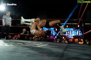 Benjamin Maurice Webb Instagram - @voladorjrcmll logró obtener una espectacular victoria en un intenso duelo ante @trentseven7 durante el evento Uprising 2023 de @revprouk 

#CMLL #LuchaLibre #VoladorJr #RevProUK #RevPro