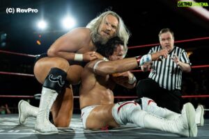 Benjamin Maurice Webb Instagram - @voladorjrcmll logró obtener una espectacular victoria en un intenso duelo ante @trentseven7 durante el evento Uprising 2023 de @revprouk 

#CMLL #LuchaLibre #VoladorJr #RevProUK #RevPro