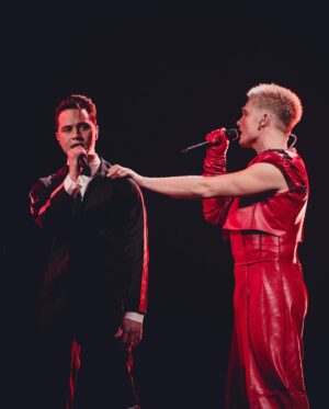 Benjamin Peltonen Instagram - KIITOS!!! ❤️‍🔥 

@kuumaavirallinen 
@uudenmusiikinkilpailu 

1. 📸: @santerihulkko 
2. 📸: @miikkavarila