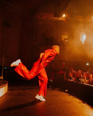 Benjamin Peltonen Instagram - Te aiheutatte tän hymyn💋 

kiitos keikasta opiskelijat, te tiedätte miten bailataan!!!

📸: @nealeksandraphoto