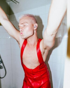 Benjamin Peltonen Instagram - Te aiheutatte tän hymyn💋 

kiitos keikasta opiskelijat, te tiedätte miten bailataan!!!

📸: @nealeksandraphoto