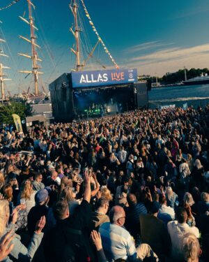 Benjamin Peltonen Instagram - SOLD OUT ALLAS SEAPOOL!!! ❤️‍🔥

Kiitos MILJOONASTI, olitte unelmien täyttymys. Mä en osaa sanoa tällä hetkellä muuta kun että eilinen oli täydellinen ja te ootte niin rakkaita❤️ KIITOS!!

Kuvat by the one and only @lumiilo