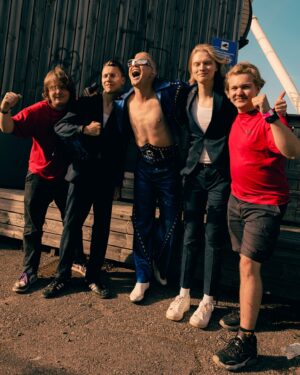 Benjamin Peltonen Instagram - SOLD OUT ALLAS SEAPOOL!!! ❤️‍🔥

Kiitos MILJOONASTI, olitte unelmien täyttymys. Mä en osaa sanoa tällä hetkellä muuta kun että eilinen oli täydellinen ja te ootte niin rakkaita❤️ KIITOS!!

Kuvat by the one and only @lumiilo
