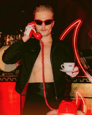 Benjamin Peltonen Instagram - Mainos ja ARVONTA @segafredosuomi 

OH MY!!❤️‍🔥 Tavastia on jo ensviikon perjantaina ja haluan sen kunniaksi arpoa 2 lippupakettia kaikkien kommentoineiden kesken yhdessä Segafredon kanssa. 

MITEN JA MITÄ:
Kommentoimalla alle kenen kanssa haluat tulla bailaamaan like never before, oot mukana arvonnassa jossa palkintona liput sulle ja sun kaverille   meet & greet ja jääkahvittelut mun kanssa. Kuulostaako hyvältä?😘 

ANTAKAA PALAA! KOHTA MENNÄÄN🔥

Arvonta päättyy 2.11. klo 23:59. 
Voittajalle ilmoitetaan henkilökotaisesti. 
Instagram ei ole mukana kilpailussa.

📸: @tuomasvih