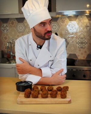 Benjamin Verrecchia Instagram - Le bonheur c’est des choses simples. C’est savoir s’enfiler 15 Falafels dans le plus grand des calmes. 
📷 @paleroux