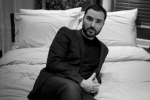 Benjamin Verrecchia Instagram - Gardien de mes rêves, où je colle mon cœur
Tu es mon refuge dans des nuits de douceurs
Je m’habille ce soir en costume de soie
Mais le plus beau pour toi reste mon pyjama

Si comme moi vous êtes amoureux des matelas, voici le matelas en latex @kipli naturel et biodégradable. Le confort d’un câlin.

Et pour fêter l’amour des matelas voici un code promo qui donne droit à 100 euros de réduction pour l’achat d’un matelas Kipli double pour les 100 premiers utilisateurs 
Code : BENJAMIN21, à renseigner après avoir ajouté le matelas dans le panier !

📸 @paleroux