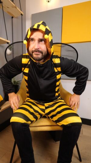 Benjamin Verrecchia Instagram - Nathan Fricadel, plus connu sous le nom de Bzzzzz. Il est fanatique de guêpe. Il dit être né dans un coquelicot et consomme 8 litres de jus d’orange par jour. 

Ant-Man et la Guêpe est disponible dès maintenant en streaming, seulement sur @disneyplusfr 

Le lien pour vous inscrire à la plateforme : https://disneyplus.bn5x.net/c/2581537/772617/9358

#AntManEtLaGuepe

En partenariat rémunéré avec @disneyplusfr

🎥 @ninnoul