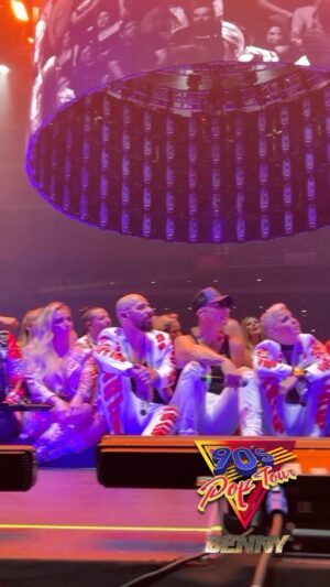 Benny Ibarra Instagram - Momentos así no se olvidan. ♥️✨ ¡Se acerca el adiós y no estábamos preparados para esto! 🥺 

Qué bello poder compartir estos recuerdos contigo @bennyibarra. ❤️‍🔥❤️‍🔥

#90sPopTour #ViveLosNoventas