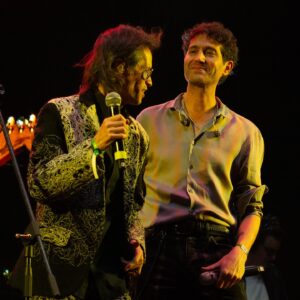 Benny Ibarra Instagram - A una semana del evento se me sigue poniendo la piel chinita al recordar esta canción junto a @bennyibarra 

📷 @yessmlk 

#rock #rockmexicano #rockenespañol #rockentuidioma