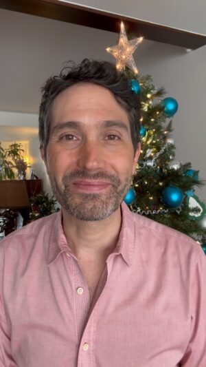 Benny Ibarra Instagram - Durante este año en conjunto con @Lalamexico y @Fundacionlala hemos cumplido sueños y ayudado a miles de niños y niñas gracias a la campaña #UnVasoLalaParaCompartir, sigamos esparciendo amor y ayudando durante el 2023 que ya se acerca ¡Felicidades!