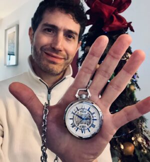 Benny Ibarra Instagram - Está Navidad aprovecha y disfruta al máximo tu tiempo y compártelo con quienes más amas. Encuentra tiempo para ti mismo, reflexiona y date cuerda para lo que viene. Gracias. #regalatiempo @bulova_mexico